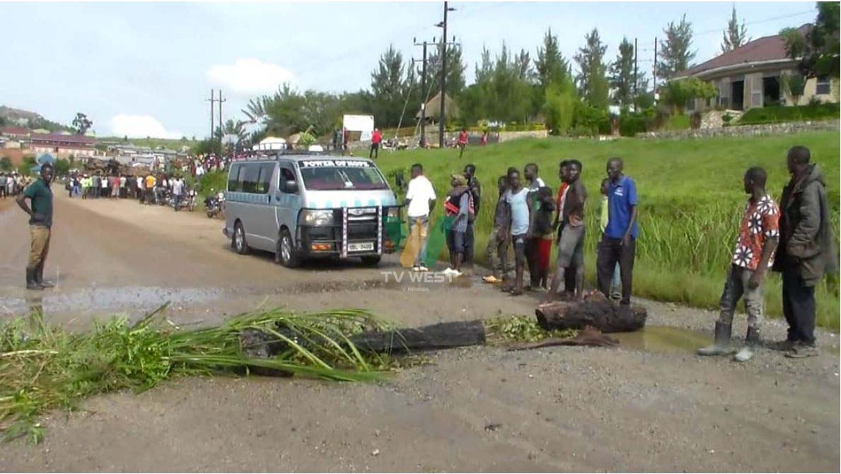 Abatuura bakinga oruguuto orwa Fort-Portal kuza Kampaka ahari Katente ahabw'ebiina ebiri omunguuto egi.