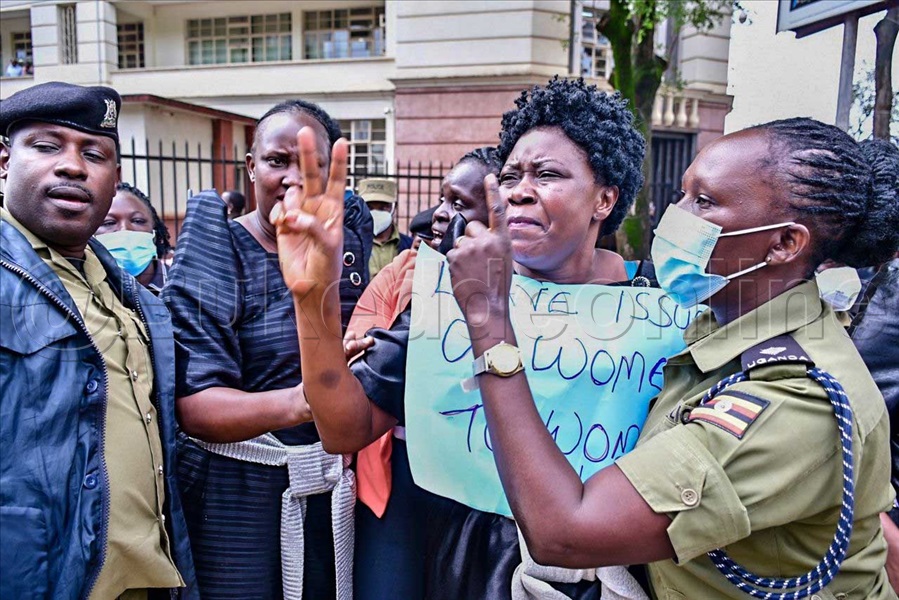 Wano Nga Bayomba Ne Poliisi