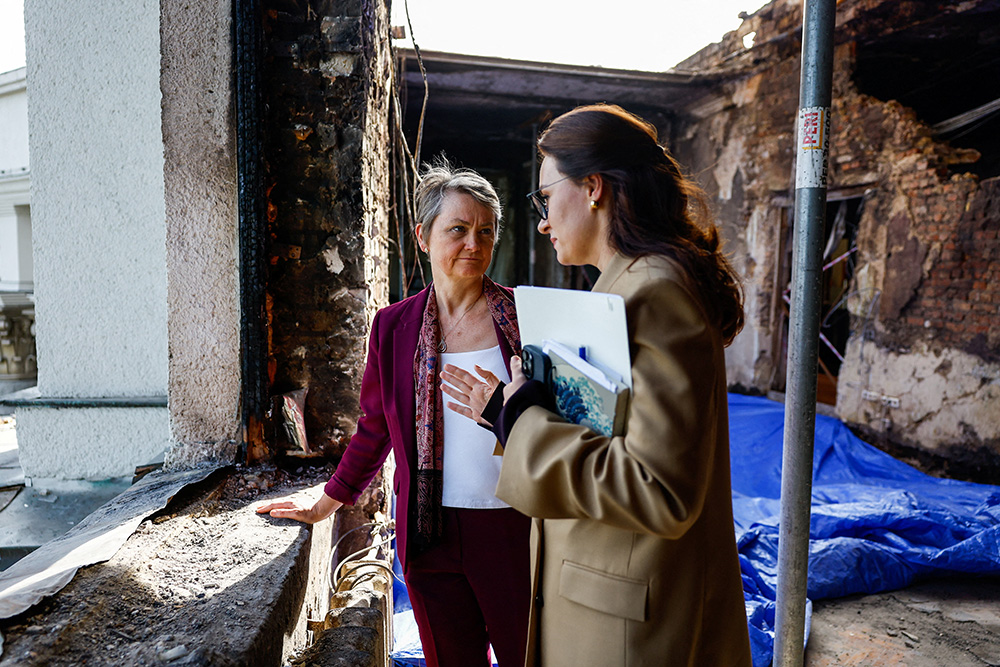 Britain's Foreign Secretary Yvette Cooper (L) and Ukraine's Prime Minister Yulia Svyrydenko visit the headquarters of the Ukrainian Cabinet of Ministers, damaged during the September 7 missile and drone attack, in Kyiv, on September 12, 2025, amid the Russian invasion of Ukraine. (Photo by Valentyn Ogirenko / POOL / AFP)