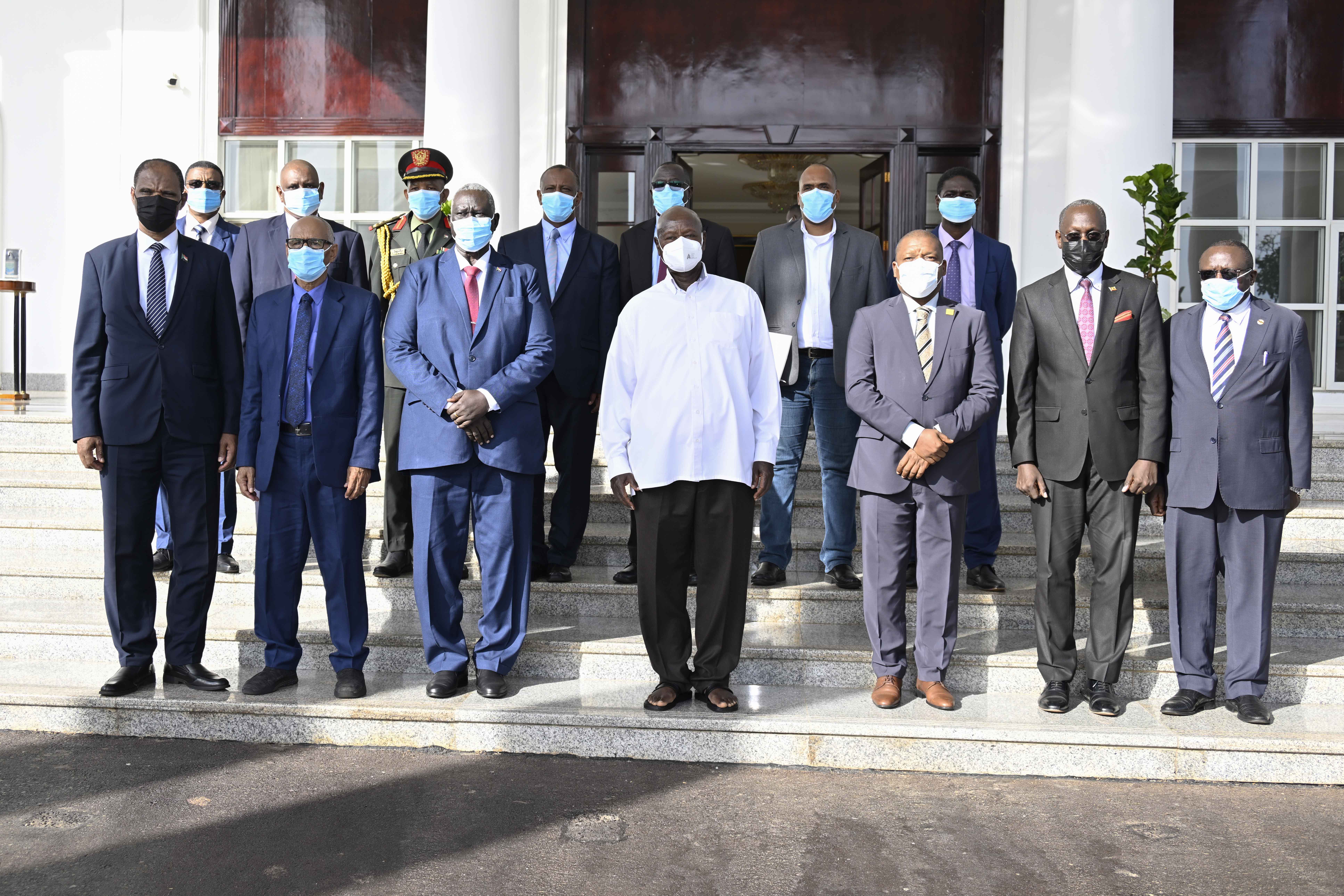 Abeebembezi aba baikiriziine kutaho oburyo kumaraho okurwana okuri omuri Sudan.