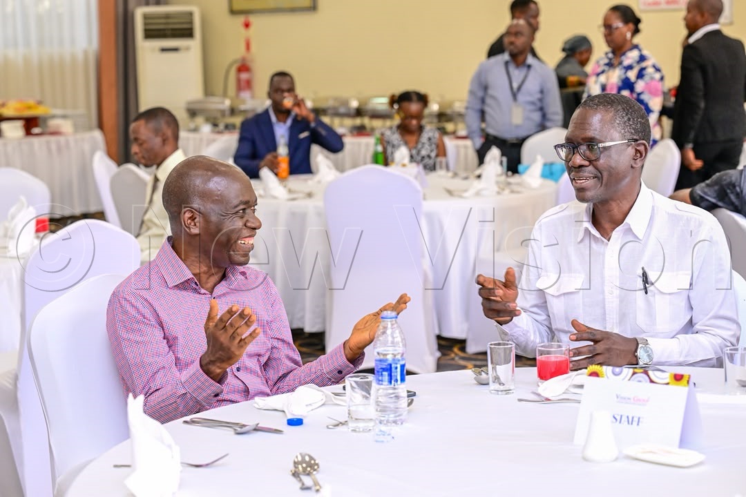 David Mukholi (left) having a chat with Felix Osike (right).