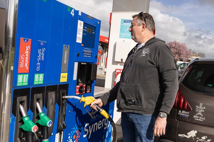 A man refuels his car in a petrol station in Villeneuve d'Ascq, north France, on March 11, 2026. (Xinhua Photo)