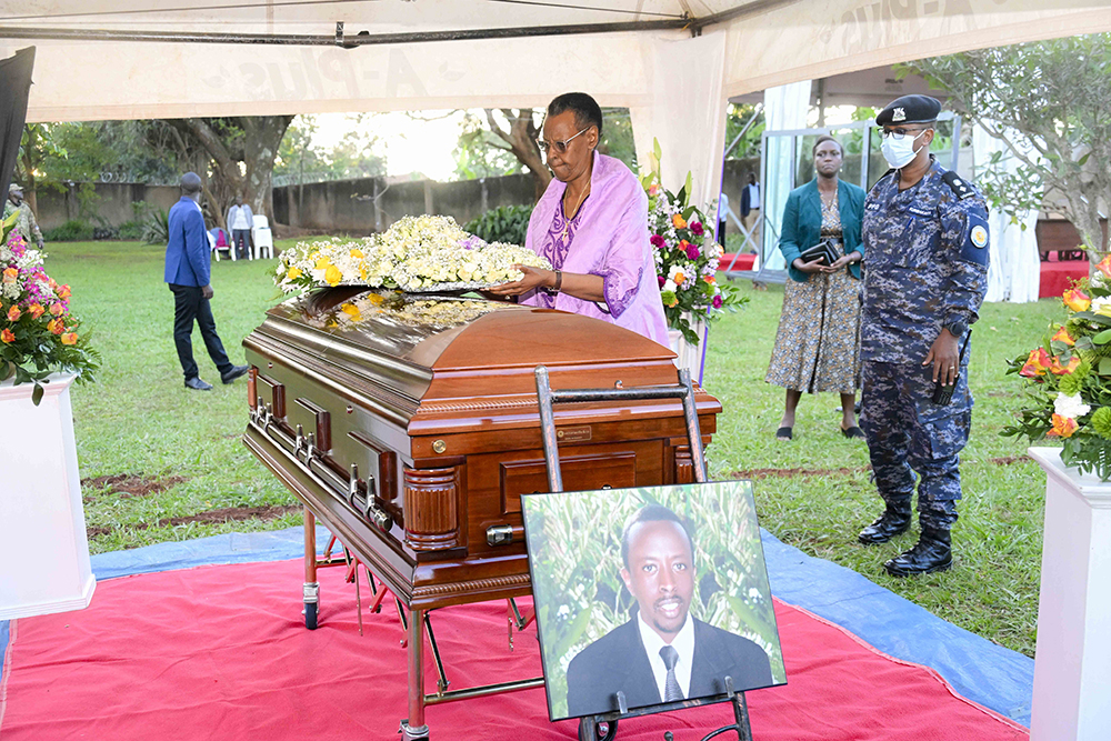 First Lady and Minister of Education and Sports, Maama Janet Museveni, laying a wreath on the coffin on the late Mathew Richard Rubahama Kazoora. (PPU)
