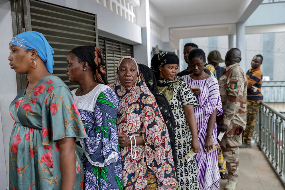 Voters queue at a polling station in Conakry on December 28, 2025 during Guinea's presidential election. (Photo by Patrick MEINHARDT / AFP)