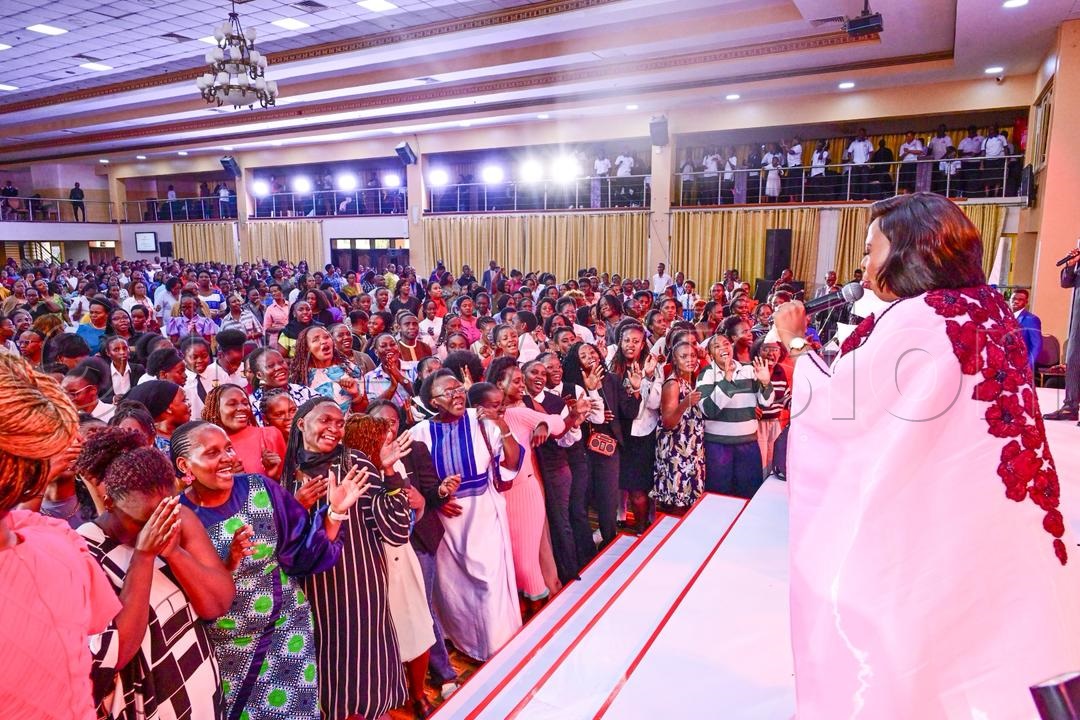  Apostle Isi Igenegba ministering to the women at the conference.