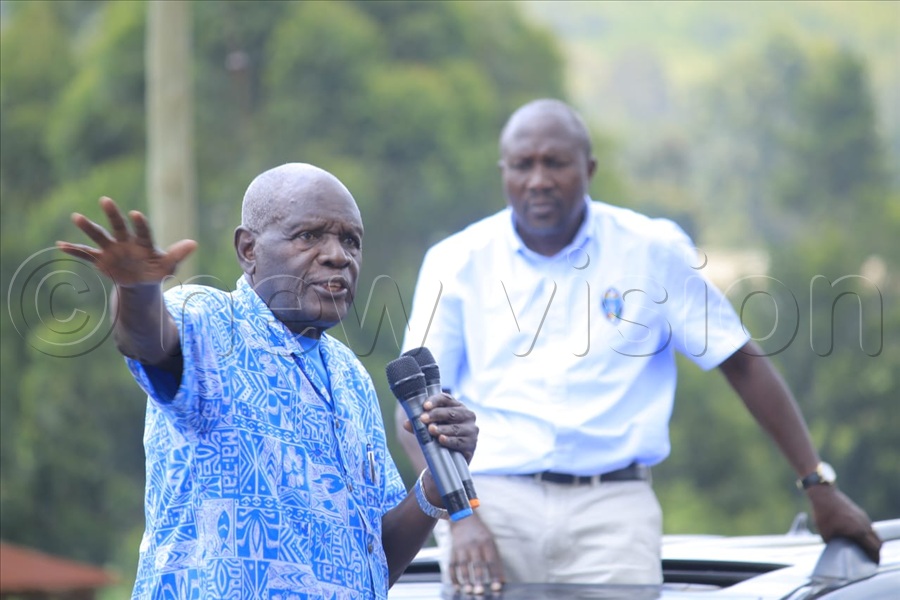 Mafabi, whose message was about economic empowerment to the people of Kagadi, asked them to trust and vote for the Key (FDC) because it has a plan to fight poverty under his Fixing the Economy gospel. (All Photos by Alfred Ochwo)