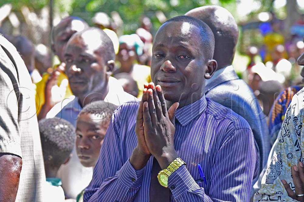 A teacher of Awoja breaking down upon arrival of the body of his colleague. (Credit: Godfrey Ojore)