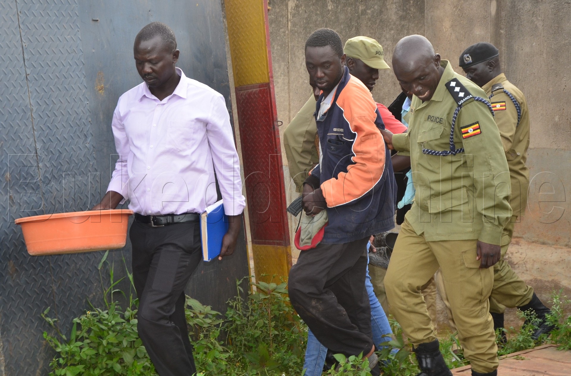 Ab'ebyokwerinda nga bayoola abavubuka