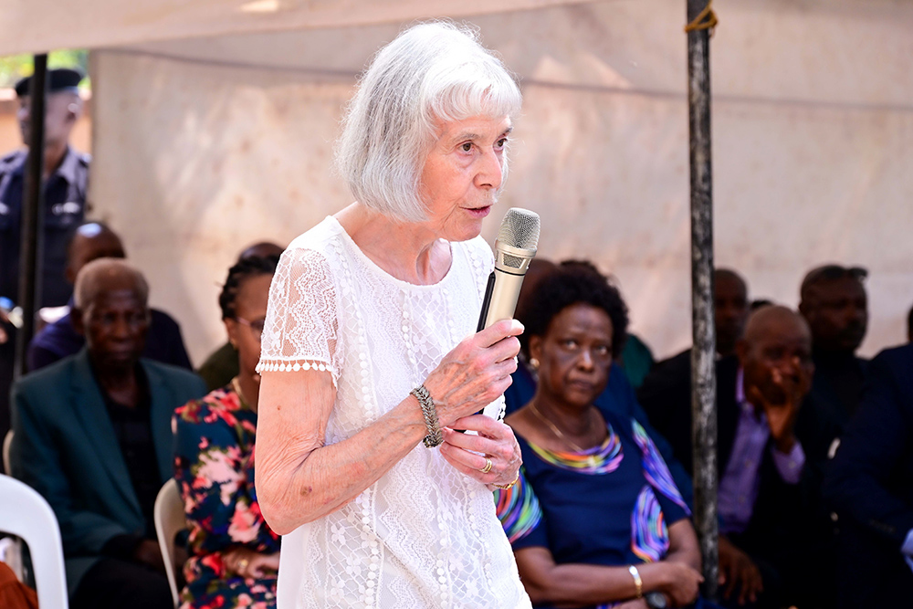 Mrs Kanyeihamba addressing mourners at her home in Buziga on Wednesday. (PPU Photo)