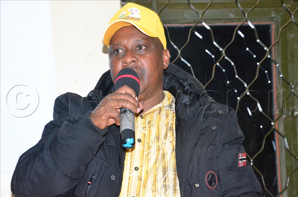 Charles Kalangwa the Buikwe district NRM chairperson addressing the congregation at the tally centre.