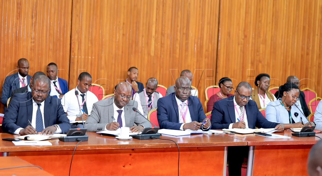 URC boss Benon Kajuna (2nd left) ordered to record CID statement over missing 395 railway wagons as MPs probe asset management. (Photo by Miriam Namutebi)