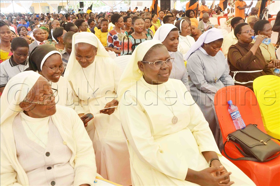 Abamu Ku Basiista Abeetabye Ku Mukolo Gwa Fr. Edward Mukasa Ssebukoola Ng' Ajaguza Emyaka 25 Mu Busaserdooti .