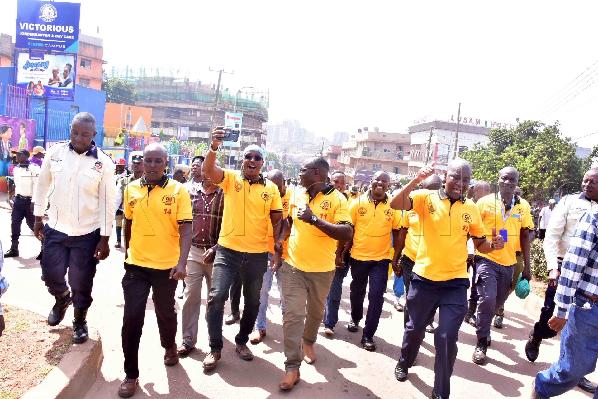 Sekindi ng'ali ne banne nga bakumba ku nguudo z'omu Kampala