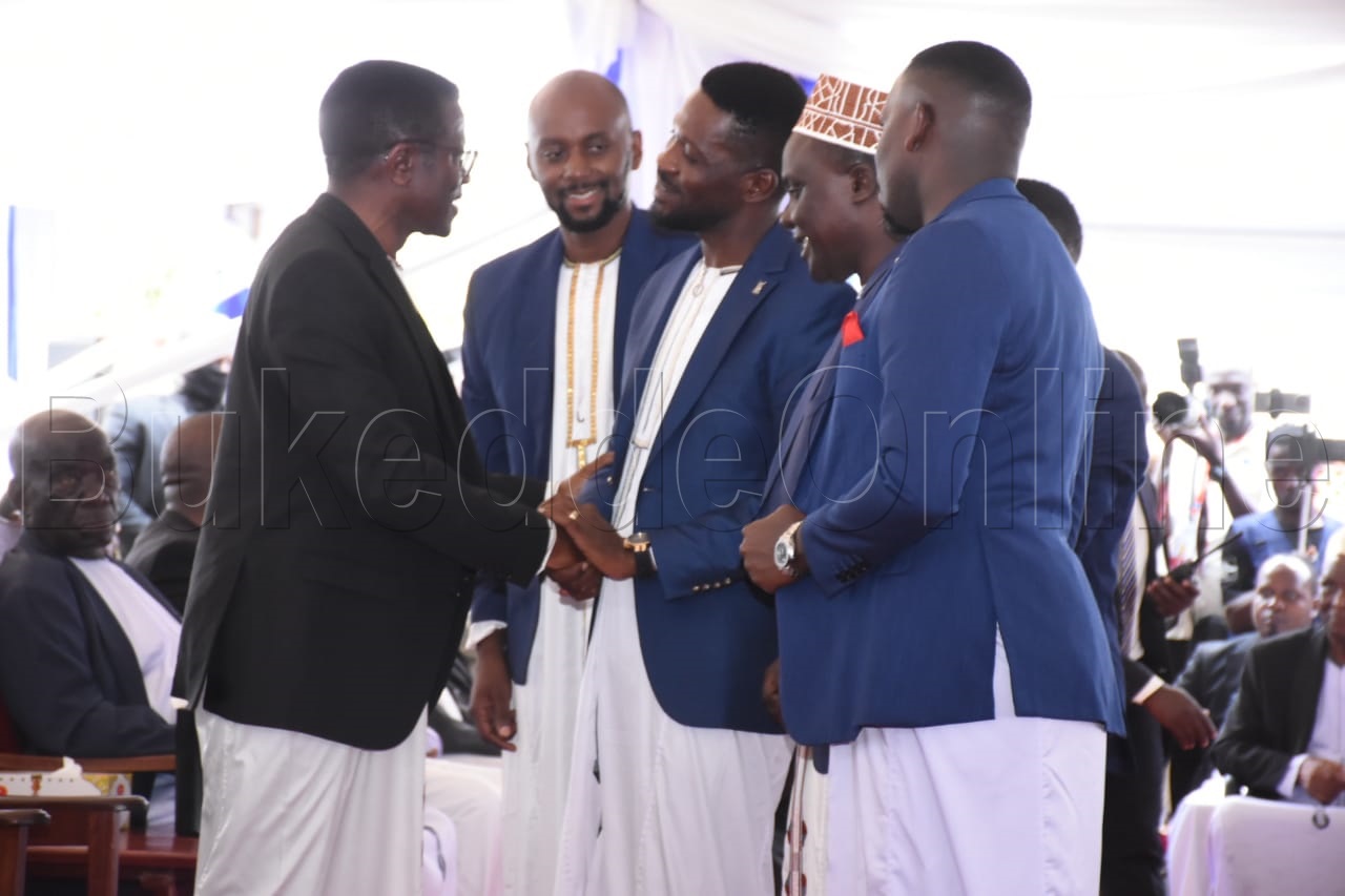 Katikkiro ng'ayogera n'abakulembeze ba NUP e Kibuli