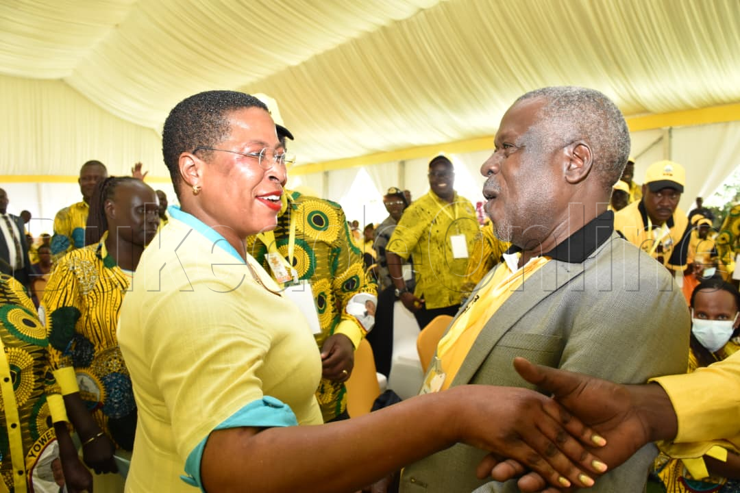 Anita Among ng'abuuza ku bantu 