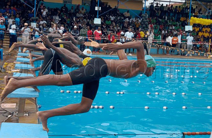 Abawuzi Nga Bayingira Amazzi Mu Mpaka Za Masomero Ga Siniya.800