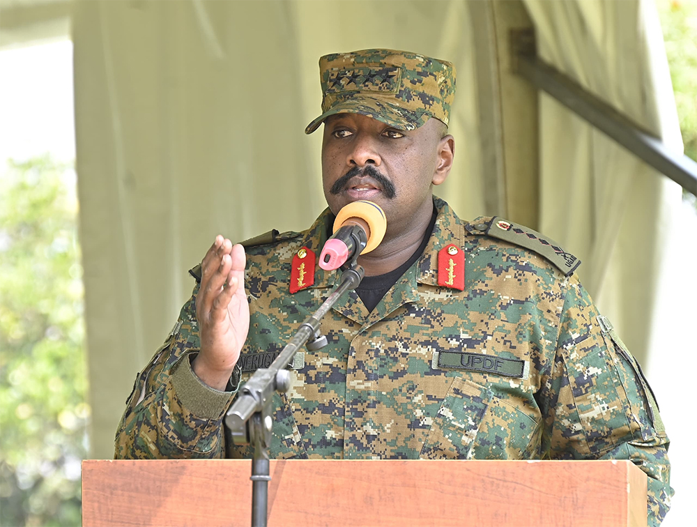 Gen. Muhoozi eyalagidde