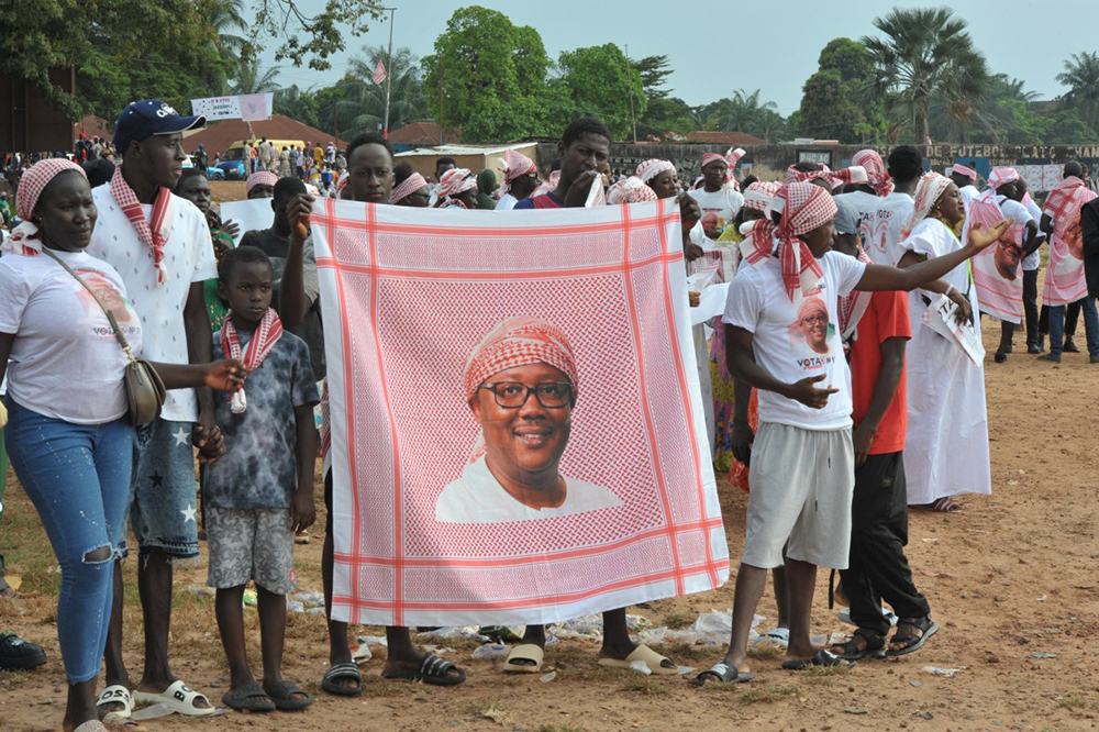 Supporters of incumbent President and presidential candidate Umaro Sissoco Embalo show a red keffiyeh bearing his image during a political rally in Bissau, on November 11, 2025. 