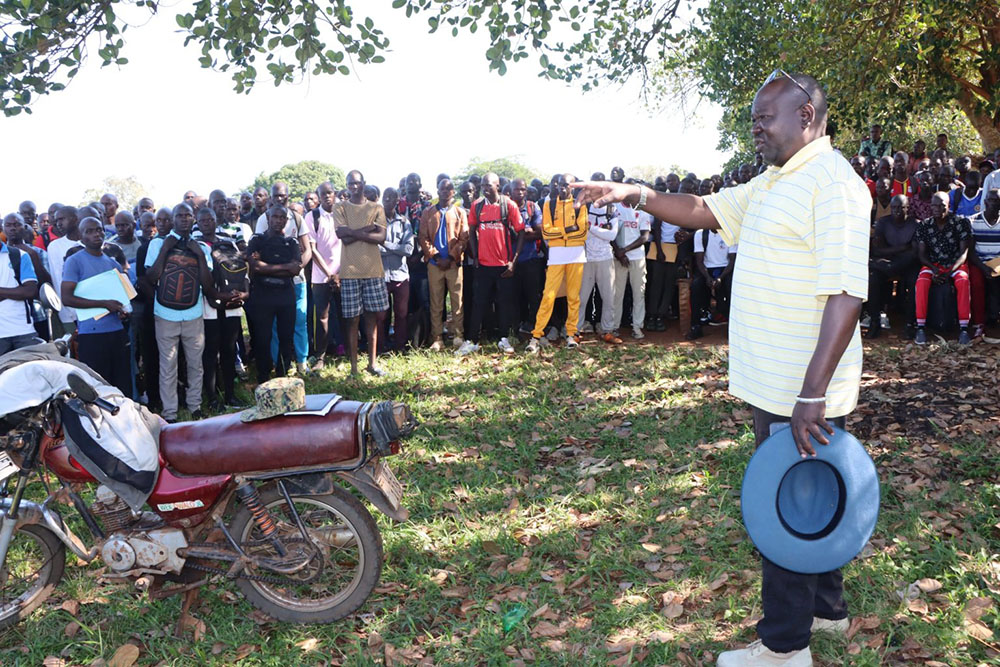 Apac district RDC Andrew Onyuk addresses shortlisted applicants. (Courtesy Photo)