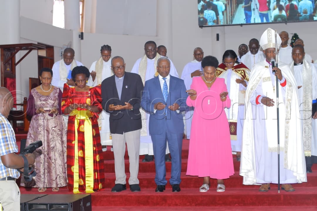 Bp. Kazimba ng'asaba omukisa. 