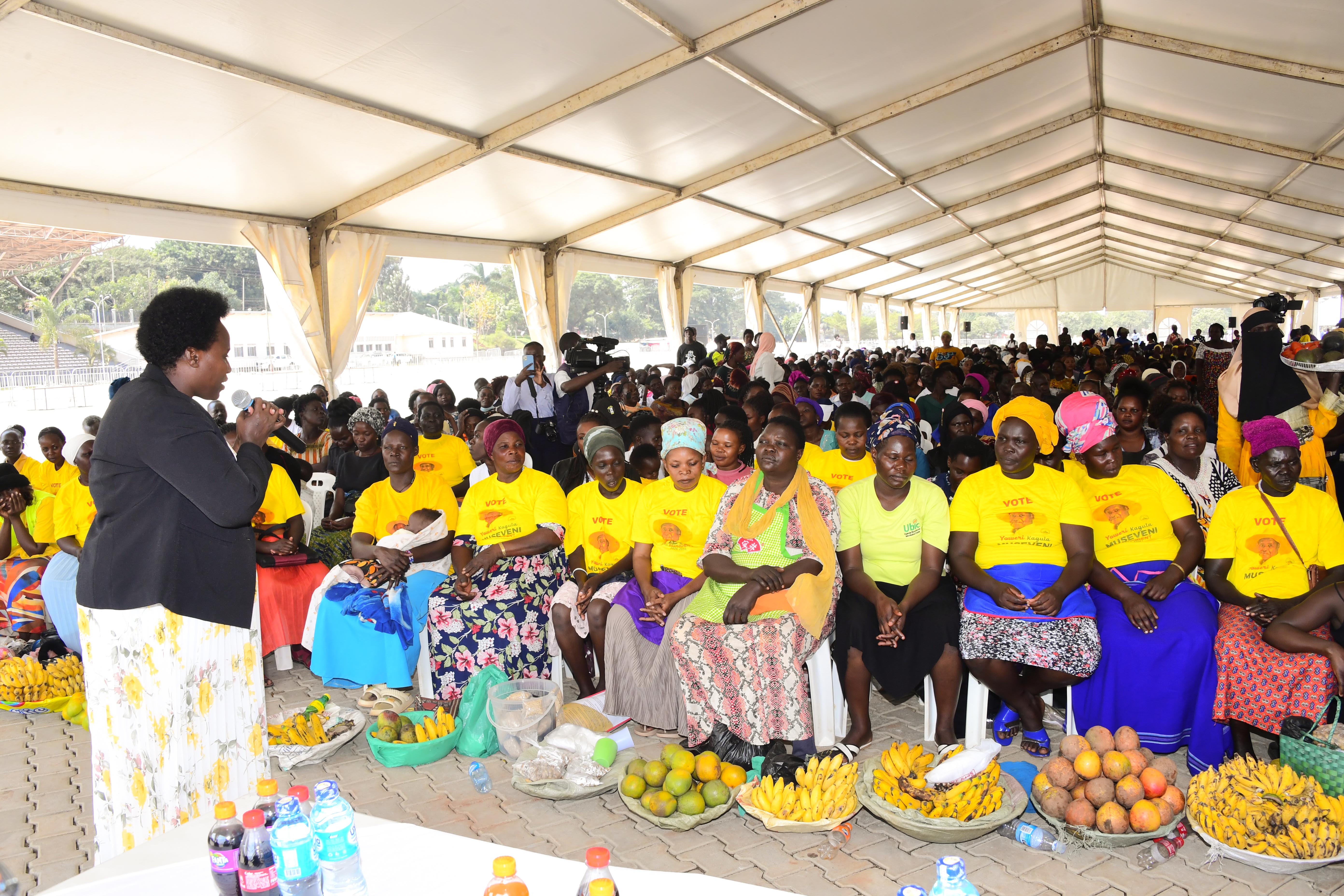 State House Comptroller, Ms. Jane Barekye, who delivered the money on behalf of the President, said this was part of an ongoing presidential initiative to uplift informal traders and integrate them into the formal money economy.