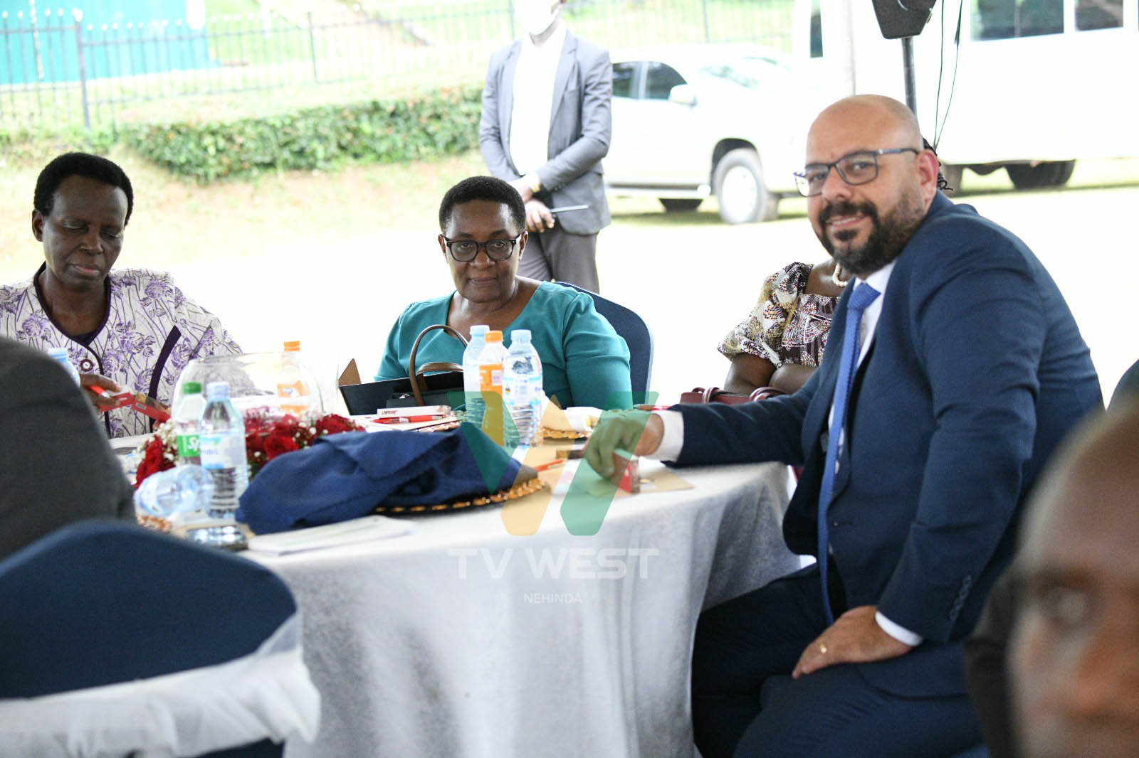 Orikukurira orupapura rw'amakuru orwa The New Vision, Barbara Kaija ari ahakutongoza firimu ya Yesu. PHOTO: MARIA WAMALA