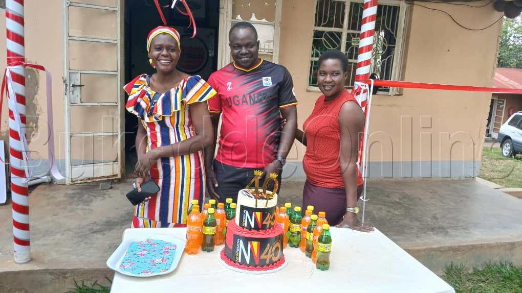 Abakozi ba Vision Group ab'ettabi lya Mbarara nga bajaguza emyaka 40 egya NV