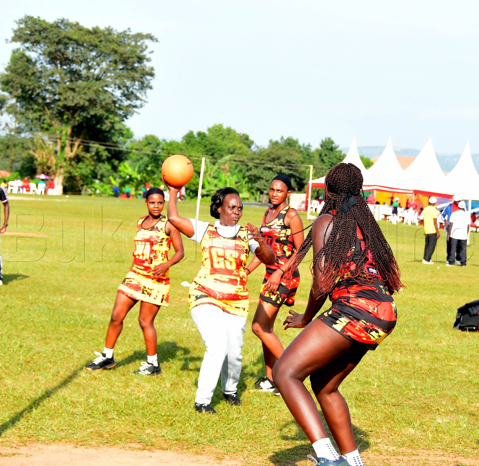 ABA she Cranes nga bali mu muzannyo gw'okubaka ku ssomero lya Gayaza Junior