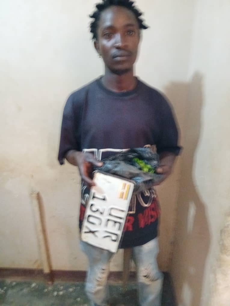 Ono baamusanze ne nnamba puleeti y'emmotoka