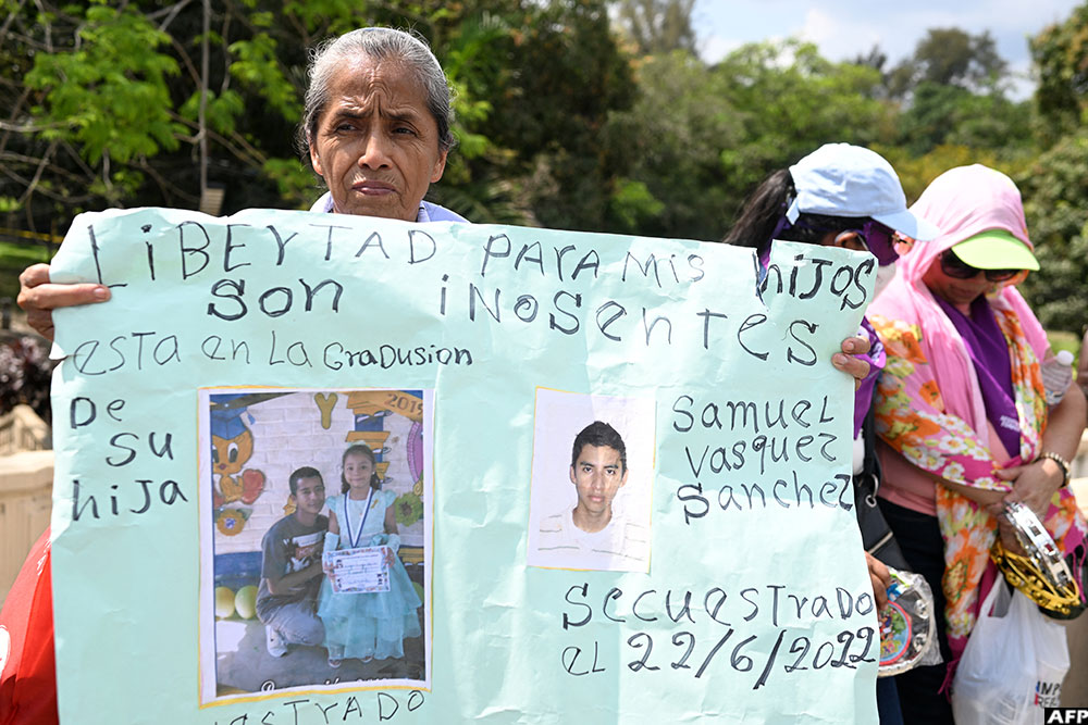 A woman holds a sign demanding the release of her relatives detained under the state of exception during a gathering for International Women's Day in San Salvador on March 8, 2026