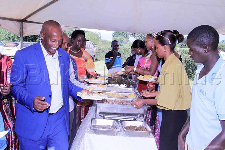 Miss Uganda Wakati Ng'agabula Bazadde Be N'abantu Abalala Ekijjulo Kye Yabategekedde.