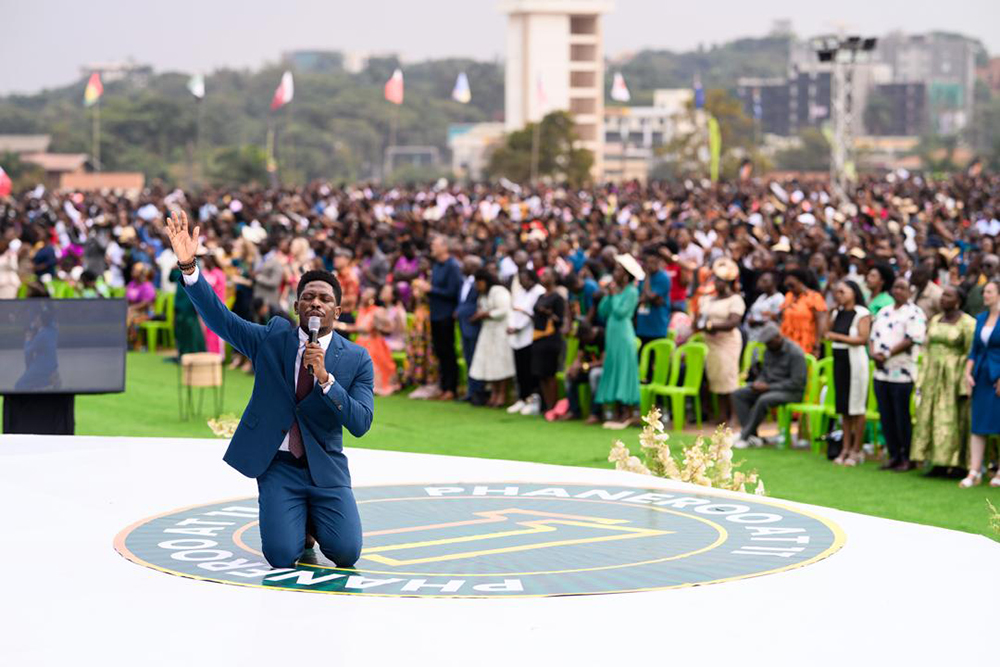 Nigerian gospel artist, Moses Bliss performing. (Credit: Phaneroo Ministries)