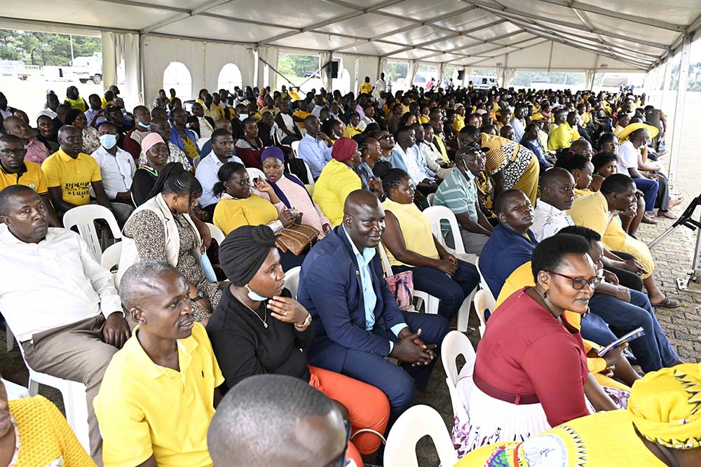 Purezidenti Museveni abugaineho abeebembezi ba NRM omuri Kampala..(Photo by PPU)