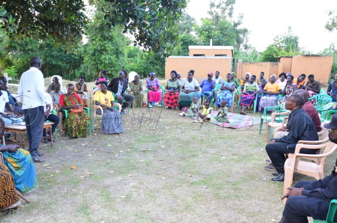 Muntu with mourners as he paid tribute to (Credit: Stuart Yiga)