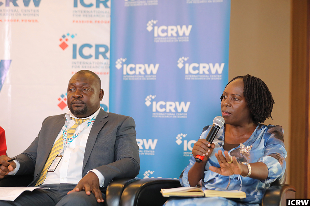 Omubaka Kabahenda Ng'atangaaza.