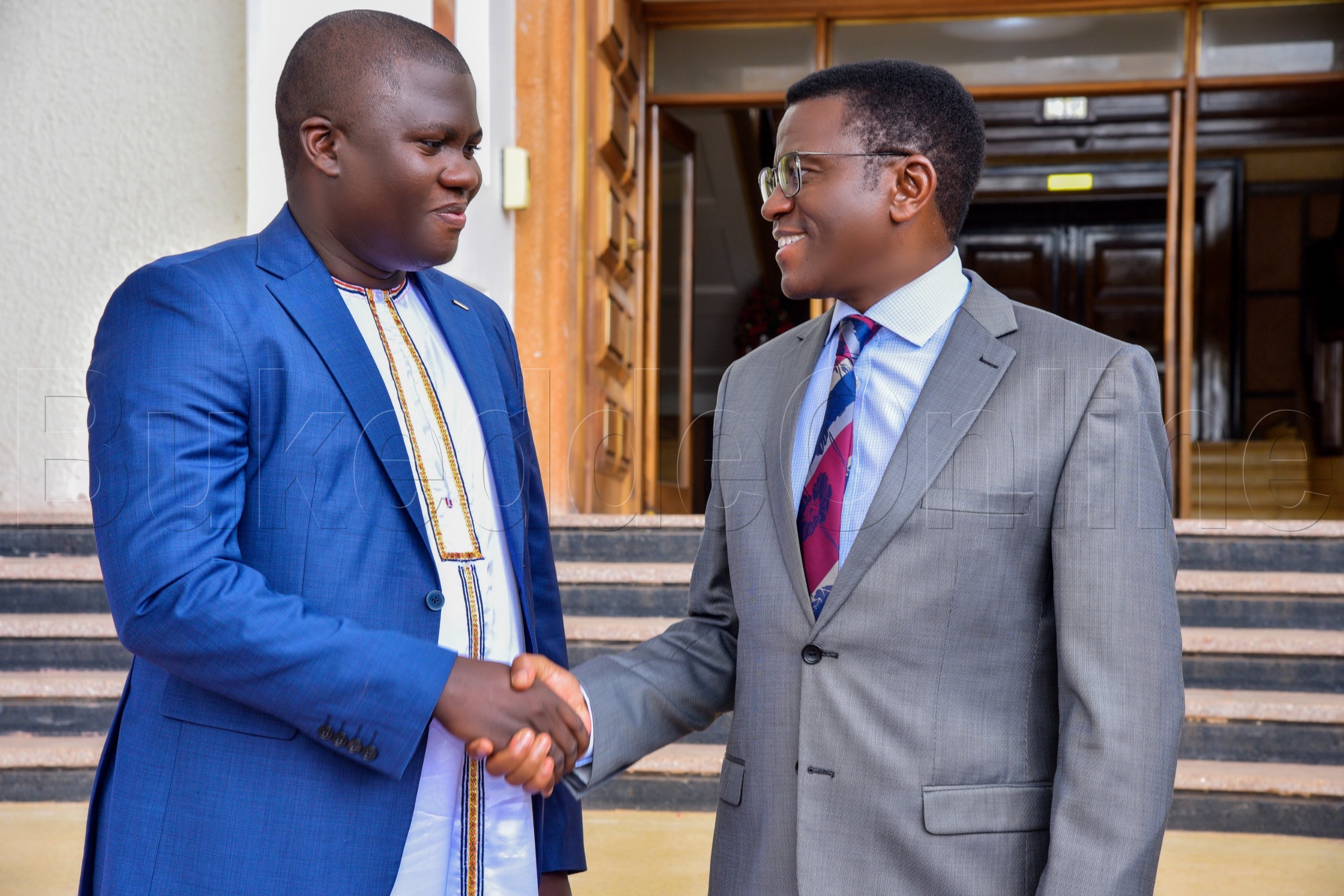 Katikkiro Mayiga ng'abuuza ku B-cLare e Bulange e Mmengo