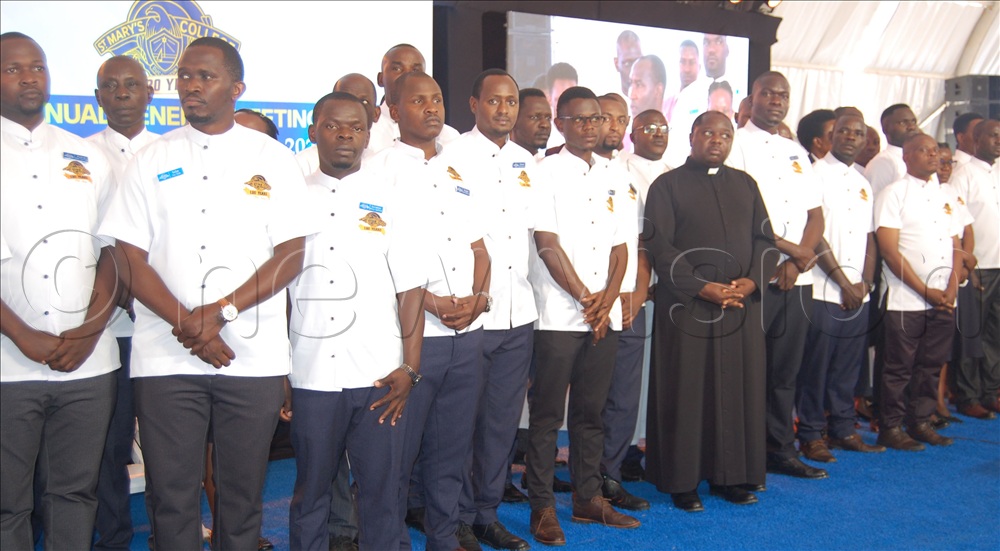 A spectacle of the staff-members during the meeting.
