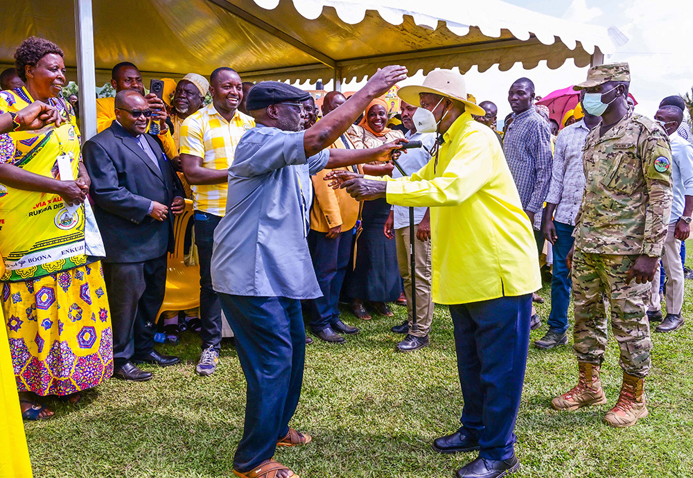 Rev Father Gaetano Batanyenda blesses President Museveni who is also the NRM presidential candidate during a campaign rally in Rwamucucu, Rukiga district. (PPU Photo)