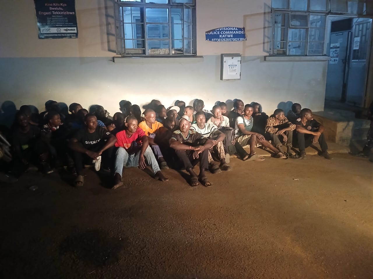 Abamu ku bantu abaayooleddwa.