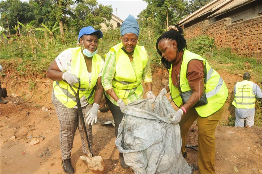 Members of the the Rotary Club of Kanyanya (ROCK) during general cleaning of Kikuubo Zone, one of the five villages making Kanyanya parish in Kawempe Division, Kampala.