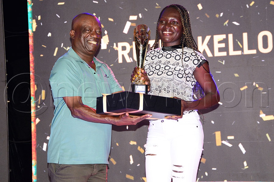 Stephen Kitamirike (left) rewards ladies Group A winner Ruth Akello. Photo by Michael Nsubuga