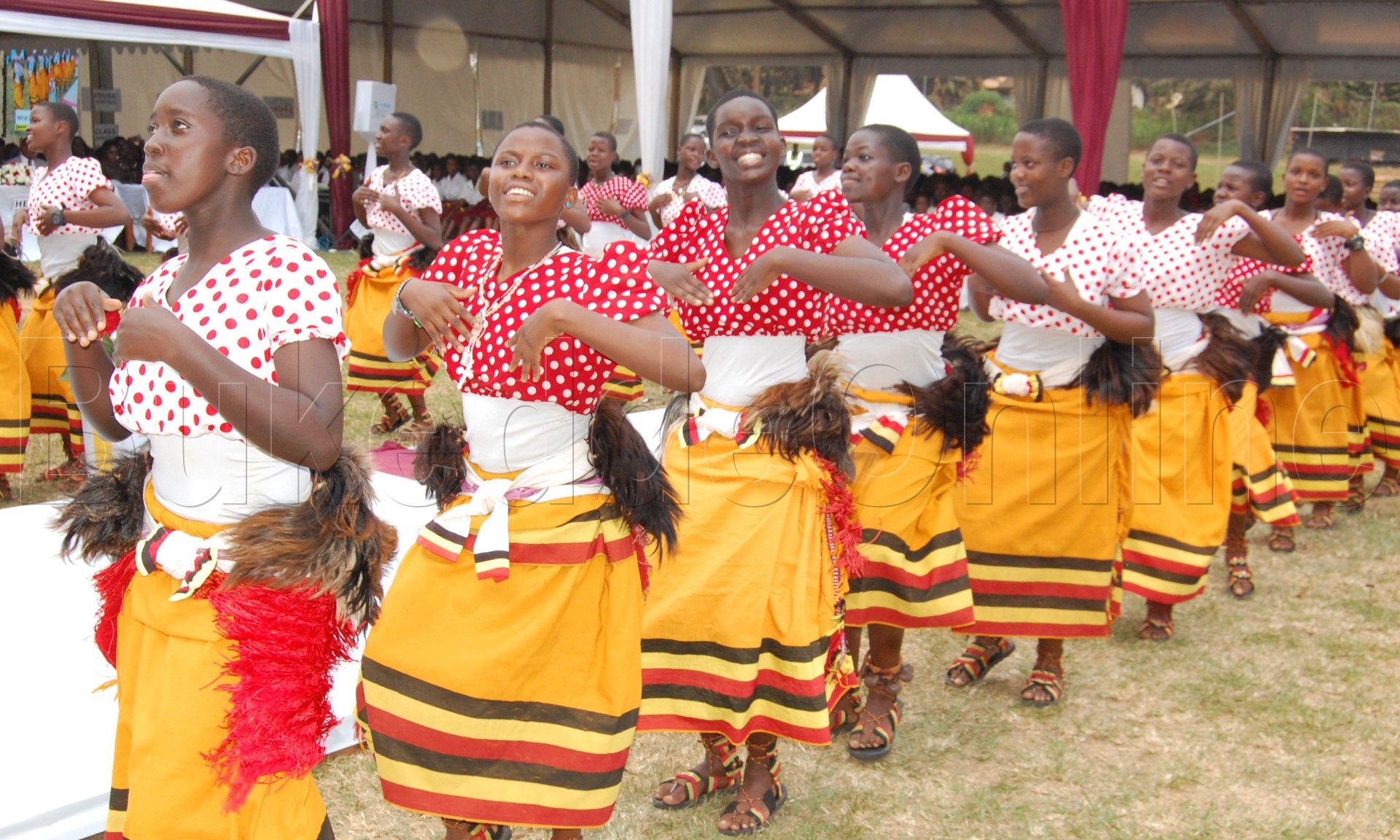 Abaana nga basanyusa abagenyi