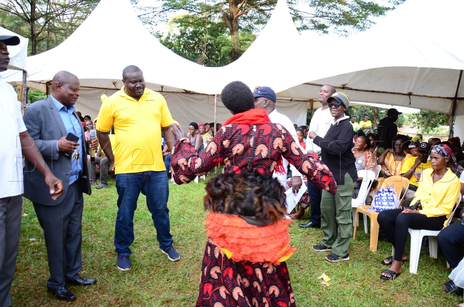 Majambere wakati ngasala dance ne ba nna NRM