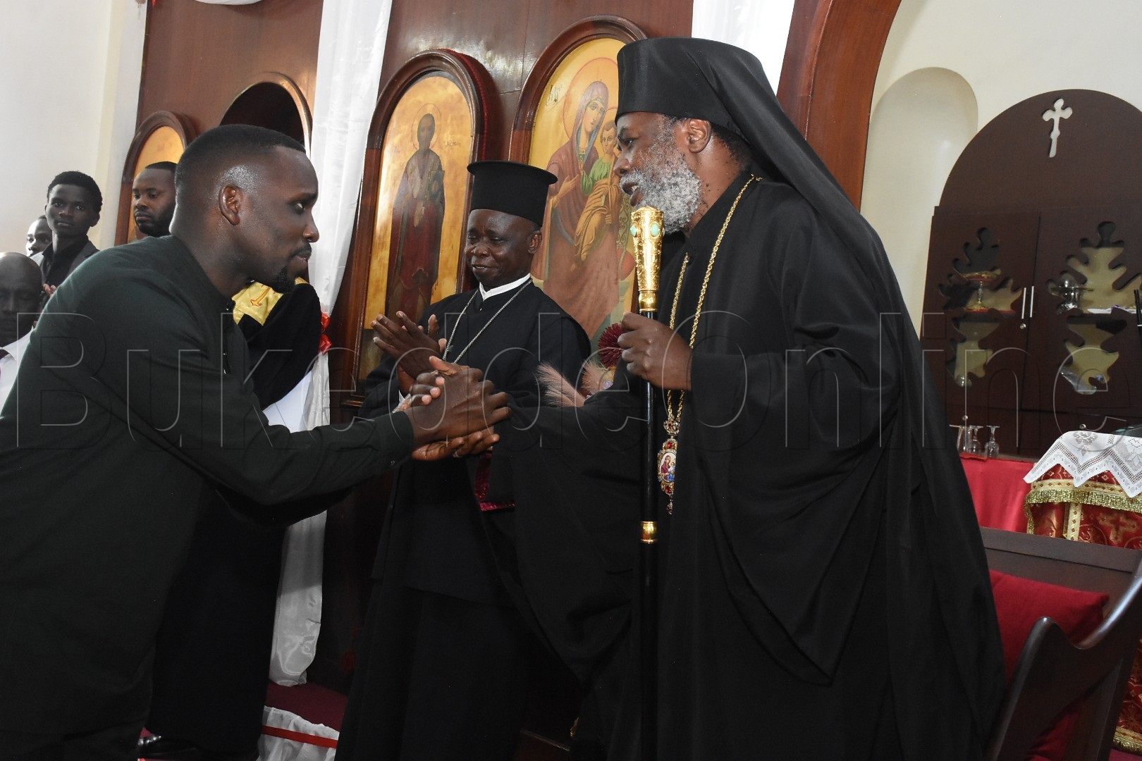 Joel Sennyonyi ng'abuuza ku Muzeeyi