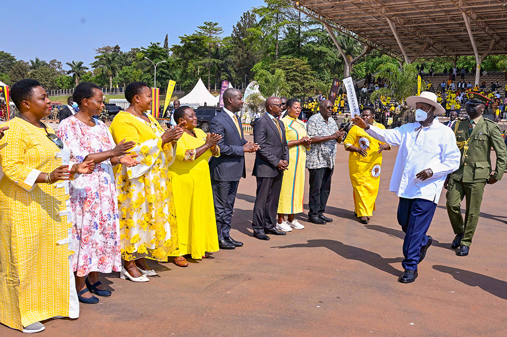 President Museveni waves to some of the senior government officials as he arrives at Kololo to preside over celebrations for the NRM Liberation day on Monday. (PPU Photo)