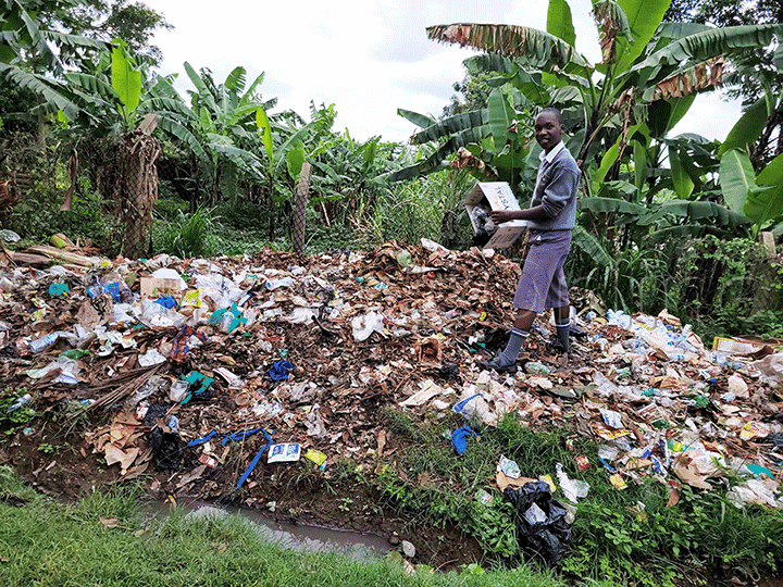 Ekifo We Bakung'aanyiza Kasasiro Ku Ssomero.