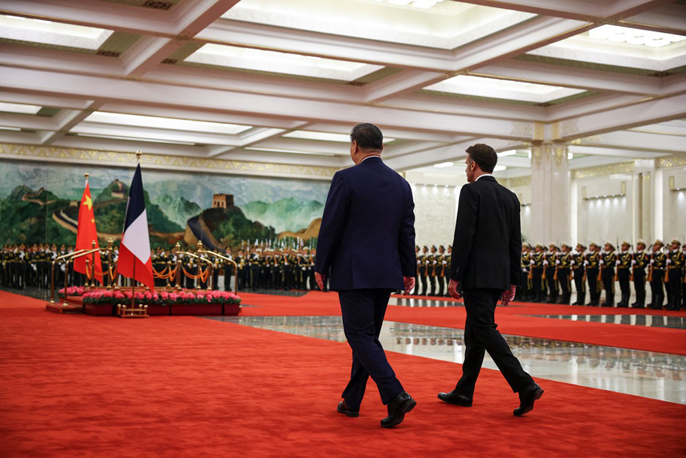 China's President Xi Jinping and France's President Emmanuel Macron attend a welcome ceremony at the Great Hall of the People in Beijing on December 4, 2025. (Photo by Sarah Meyssonnier / AFP)