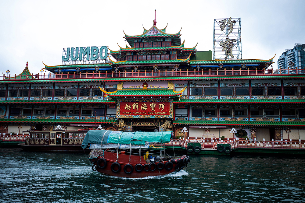 Hong Kong floating restaurant sinks in South China Sea New Vision