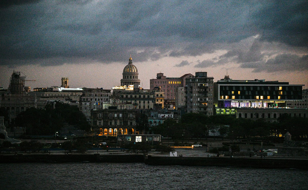 General view during a nation wide blackout in Havana on March 21, 2026. A power outage struck the entire island of Cuba on March 21, 2026, the energy ministry said, in the second nationwide blackout in less than a week as its grid struggles under a US oil blockade. (Photo by ADALBERTO ROQUE / AFP)