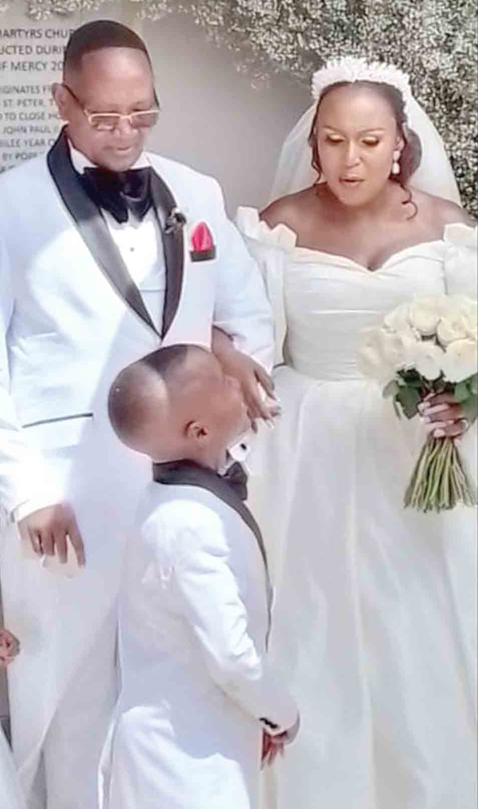 Lutaaya N’omukyala Ku Mbaga Yaabwe.